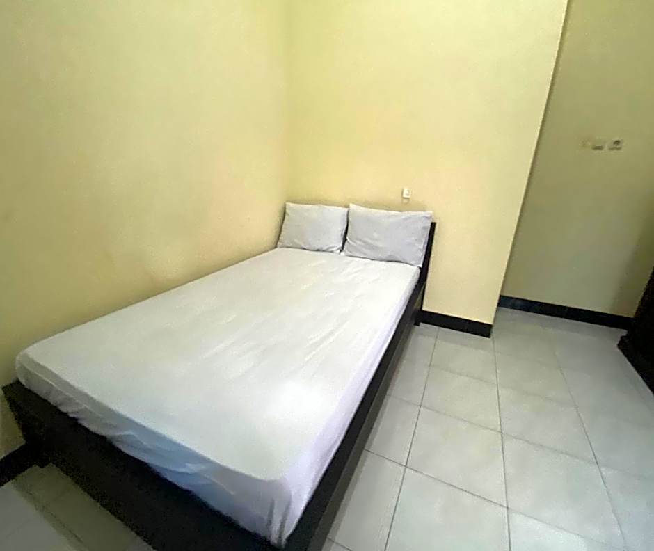 OYO Life 93258 Kos Sahabat