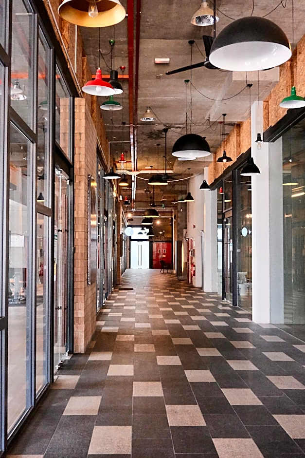 Cube 8teens Boutique Suite by Nest Home