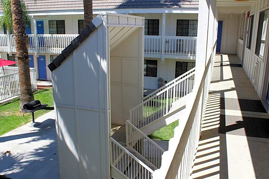 Motel 6-Coalinga, CA - East