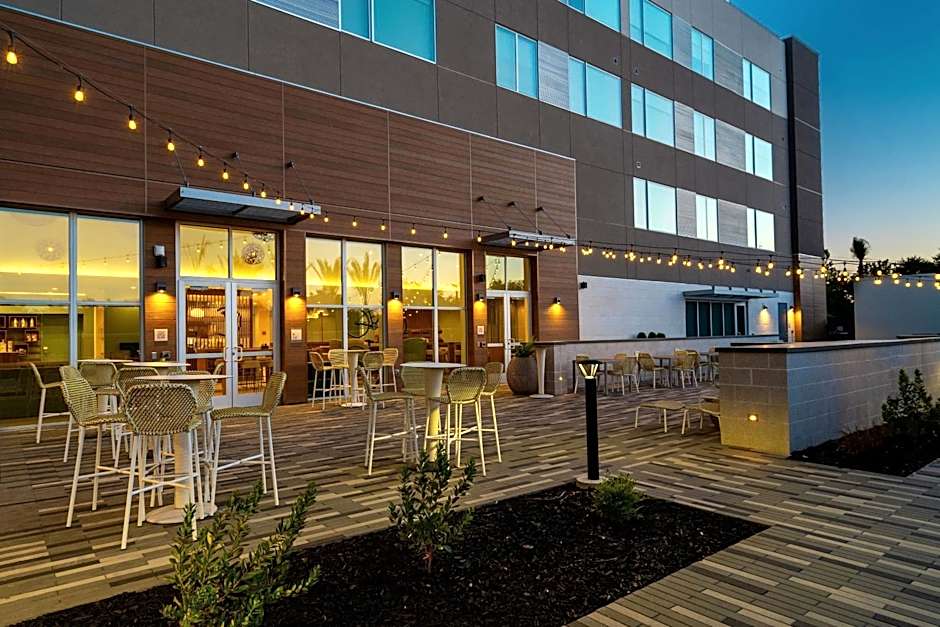 Element Sacramento Airport