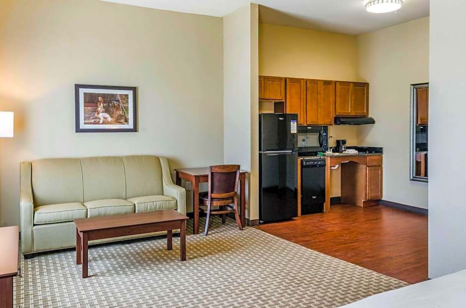 MainStay Suites Hackberry Sportsman's Lodge
