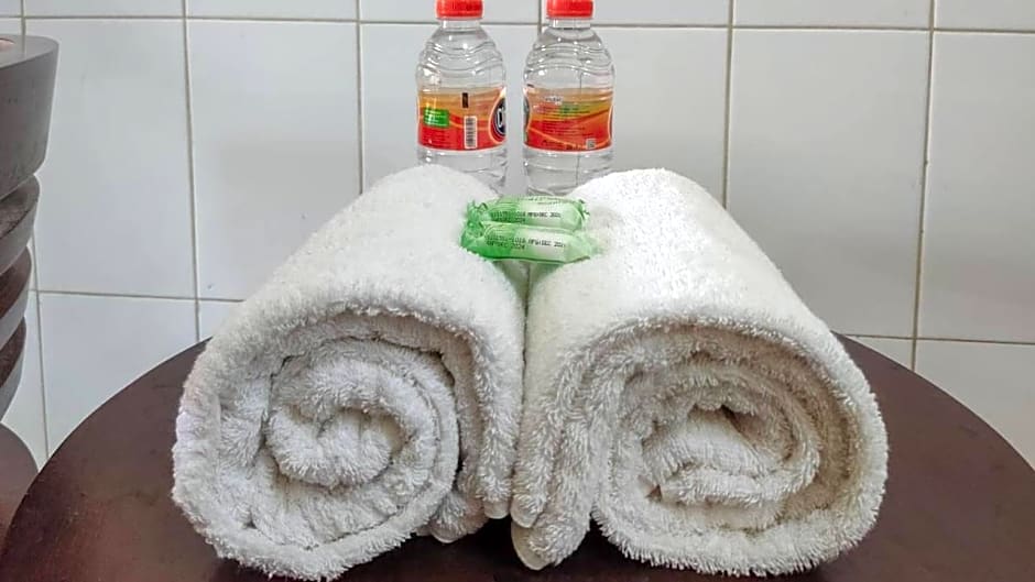 Hotel Shinta 1 near Stasiun Kertosono Mitra RedDoorz