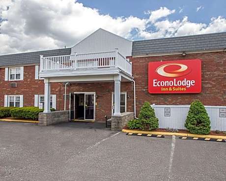 Econo Lodge Inn & Suites Windsor Locks Bradley Airport