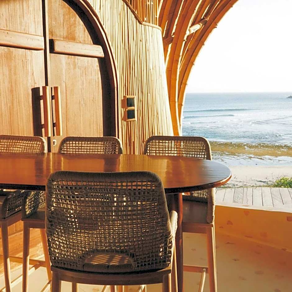 Kini Resort - Oceanfront Bamboo Eco Lodges