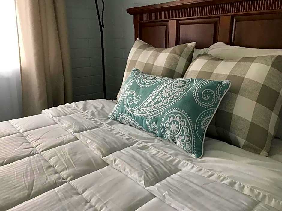 Keuka Lake Motel - Adults Only