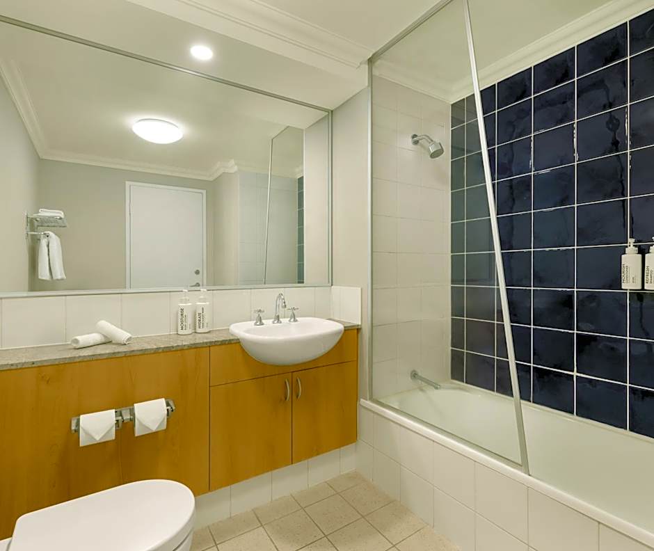 Oaks Perth Hotel