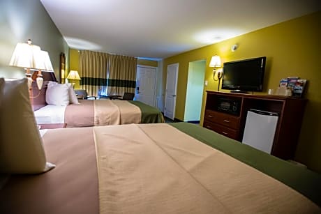 Pet Friendly Queen Room with Two Queen Beds - Non-Smoking