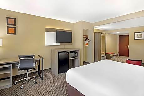 Efficiency King Suite - Accessible/Non-Smoking