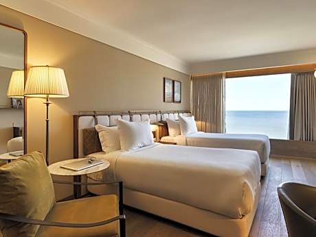 Deluxe Room with King Bed and Sea View