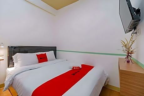 RedDoorz @ Taman Royal Tangerang
