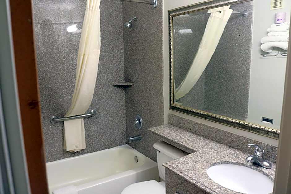 Super 8 by Wyndham San Antonio/I-35 North