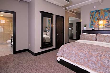 King Room with Fireplace - Accessible/Non-Smoking