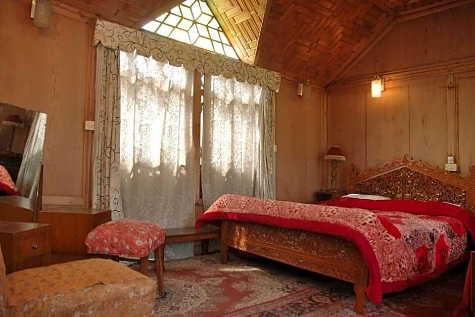 Houseboat Zaindari Palace