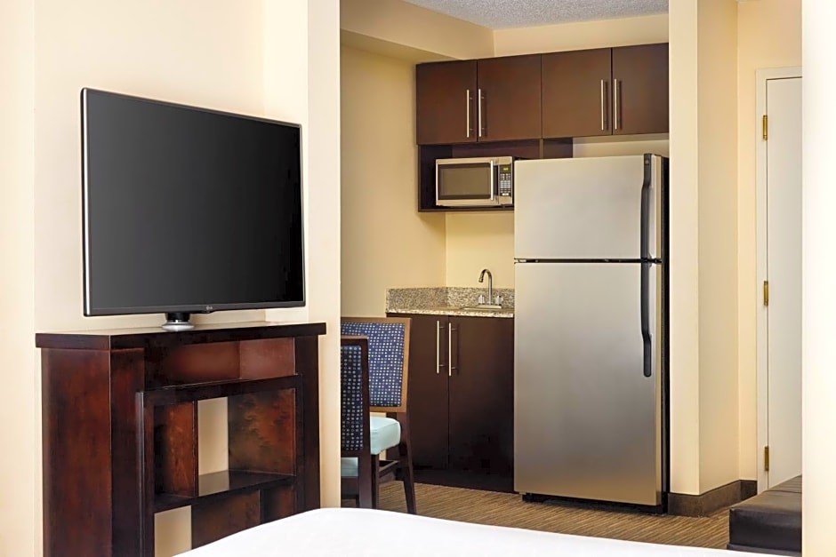 Holiday Inn Express & Suites Alpharetta, an IHG Hotel