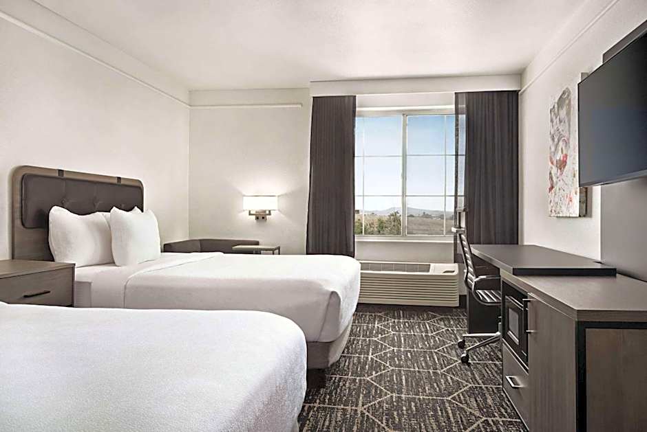 La Quinta Inn & Suites by Wyndham Hesperia Victorville