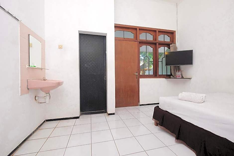 Berlian Abadi Hotel by Sinergi