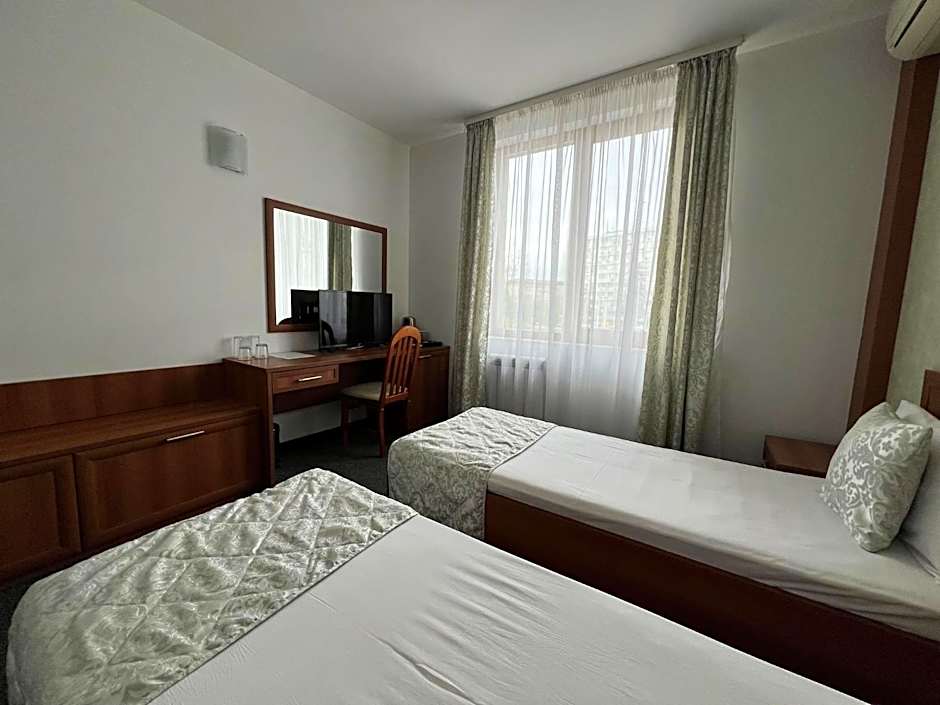 Family Hotel 007 Ivan Dimitrov-Kuklata 15 Str