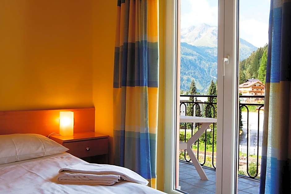 Euro Youth Hotel & Krone