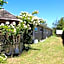 Jack & Di's Waiteti Lakefront Motel