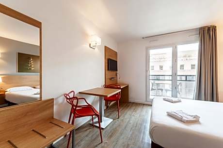 Studio - 1 to 2 people