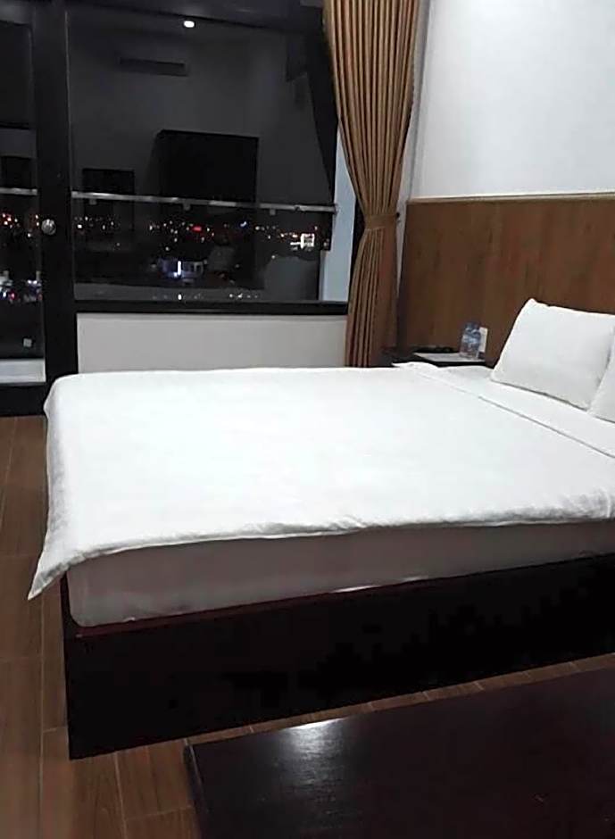 MOON HOTEL