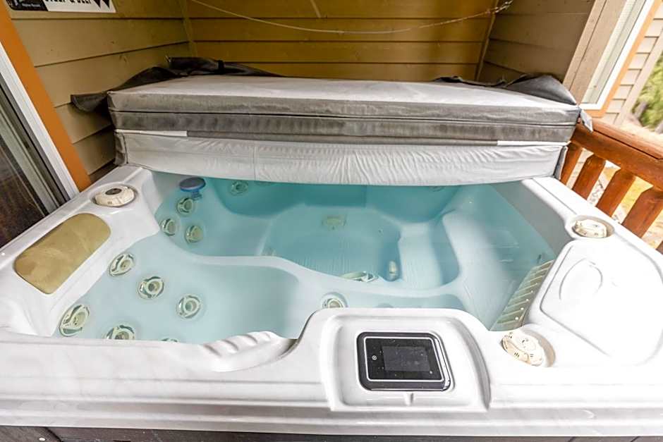 Ski In & 15 Minute Walk to the Lifts Hot Tub AC Pet Friendly