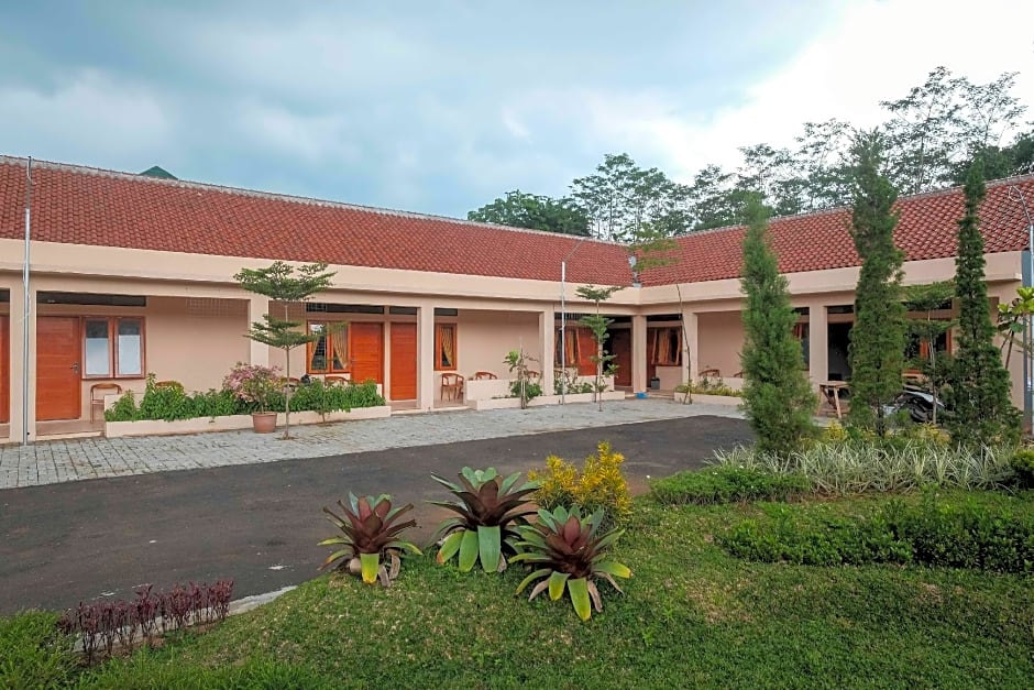 RedDoorz Plus Syariah @ Hotel Indonesia Kajen