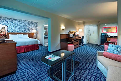 One-Bedroom King Suite with Sofa Bed - Hearing Accessible