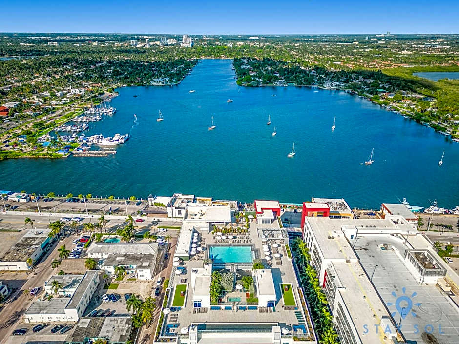 New Studio - Hollywood Beach Bliss for 2