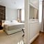 Envoy Hotel