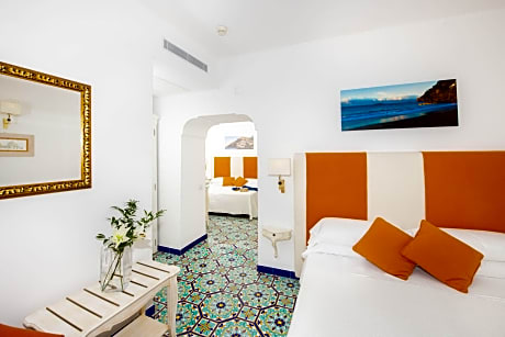 Family Quadruple Room (2 King Beds)