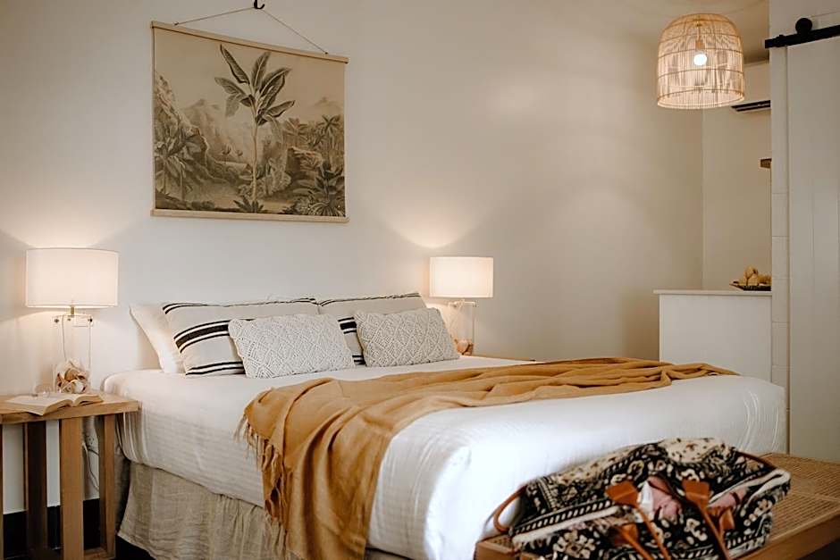 Photo 1 of 7 of 1 Queen Bed