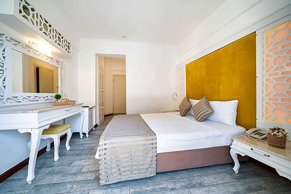 Ata Lagoon Beach Hotel