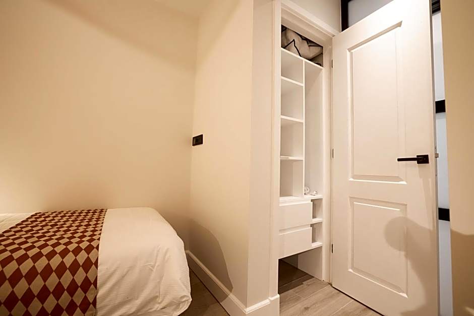 Modern two bedroom apartment close to the beach