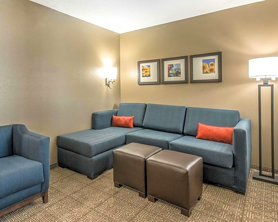 Comfort Suites near Rainbow Springs