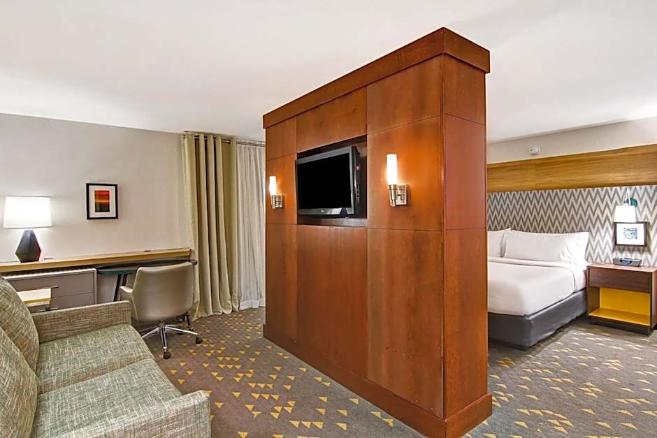 Holiday Inn Oakville Centre By IHG