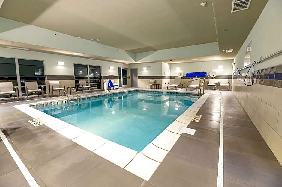 Holiday Inn Express & Suites Dayton East - Beavercreek by IHG