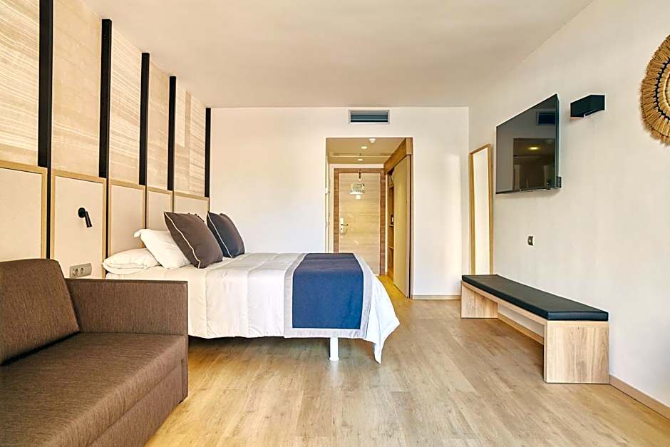 Invisa Hotel Club Cala Blanca