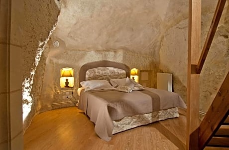 Double Room with Pool View - Cave