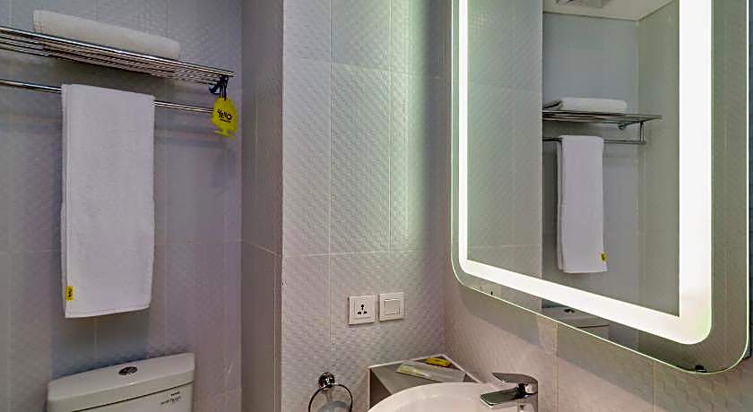 Yello Hotel Jemursari