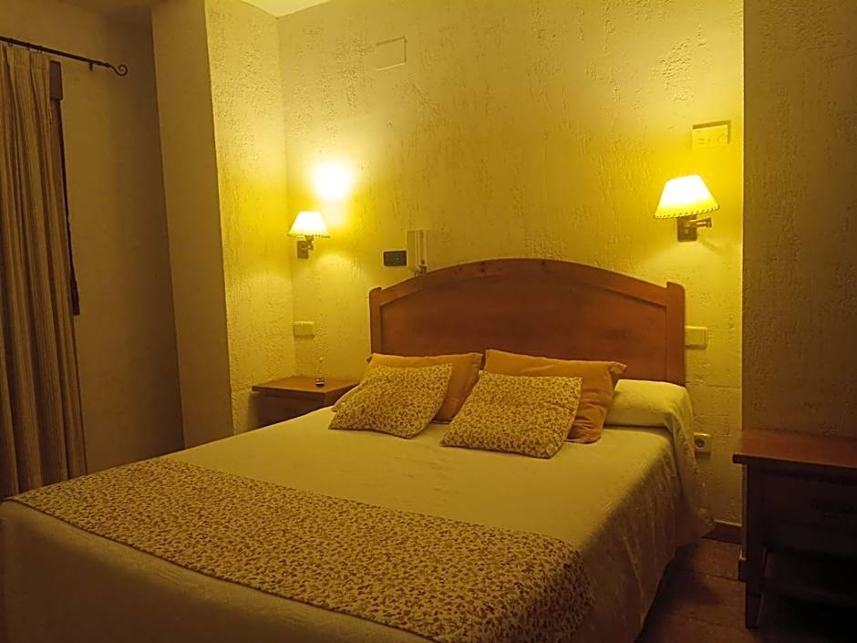 hostal Decerca Prádena