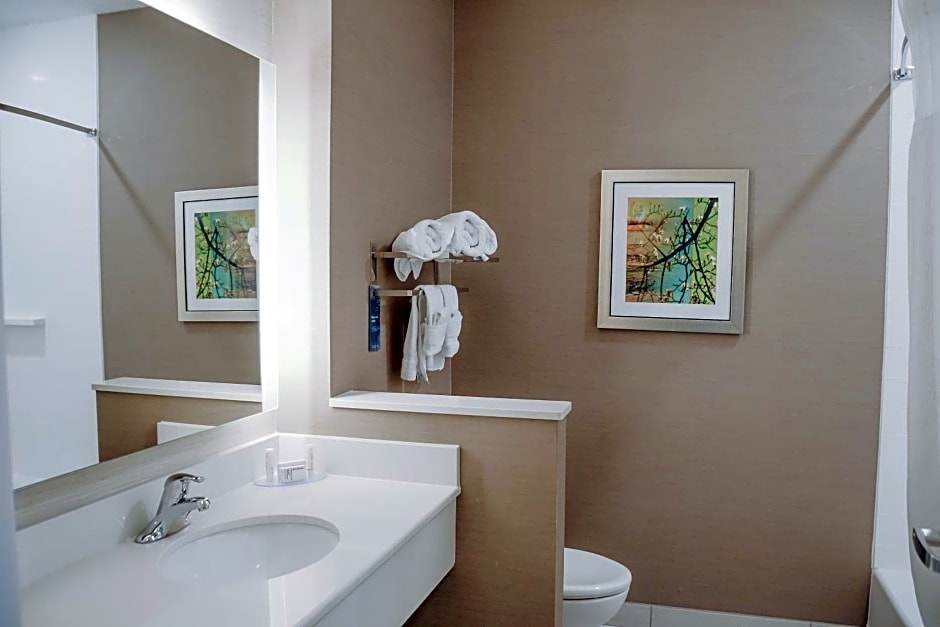 Fairfield Inn & Suites by Marriott Lincoln Airport