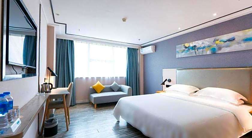 7 Days Premium Zhuhai Gongbei Light Railway Branch