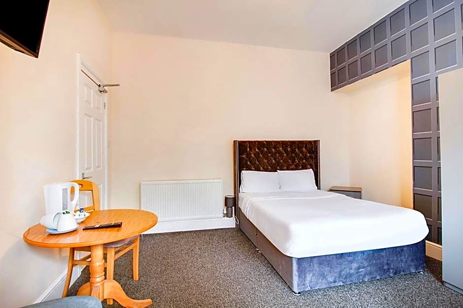 OYO The Longlands Hotel