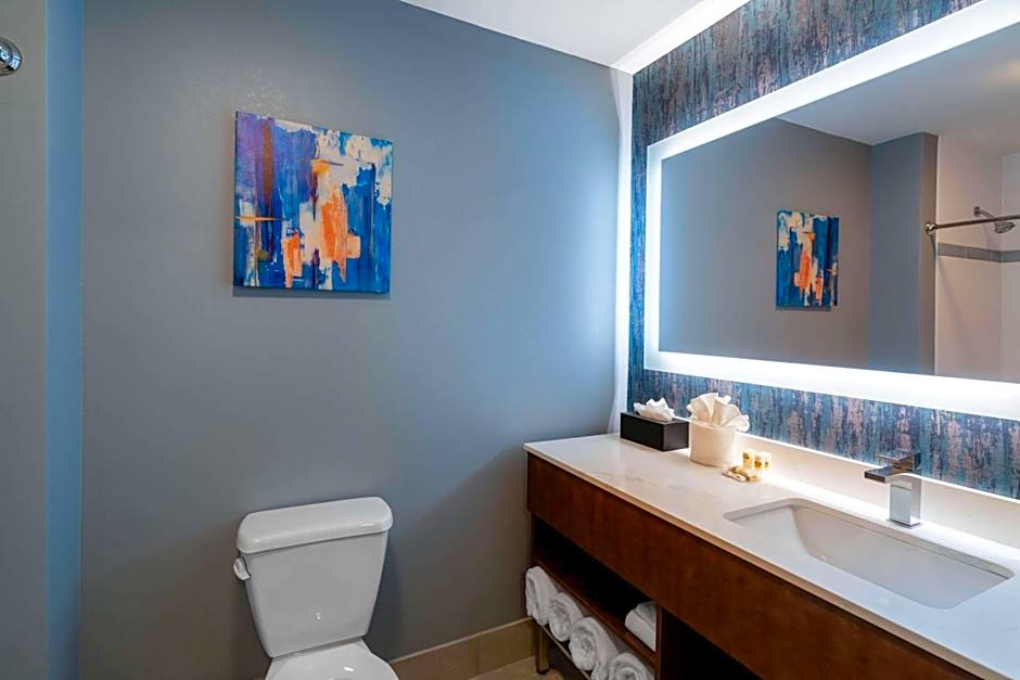 La Quinta Inn & Suites by Wyndham Louisville East