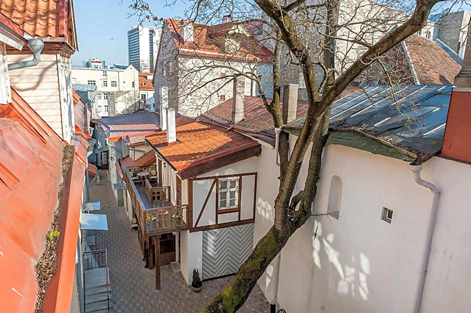 Three Crowns Residents