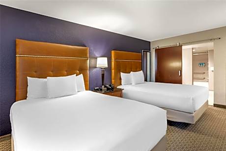 Superior Queen Room with Two Queen Beds - Accessible, Tub