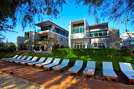 Sea and Sea Villa Sangaroon