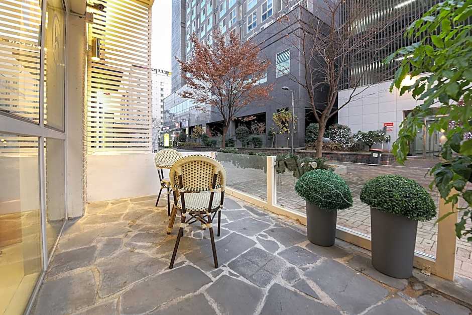 Gwangju Sangmu W Lounge Hotel