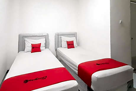 RedDoorz Syariah Near Transmart Mall Palembang